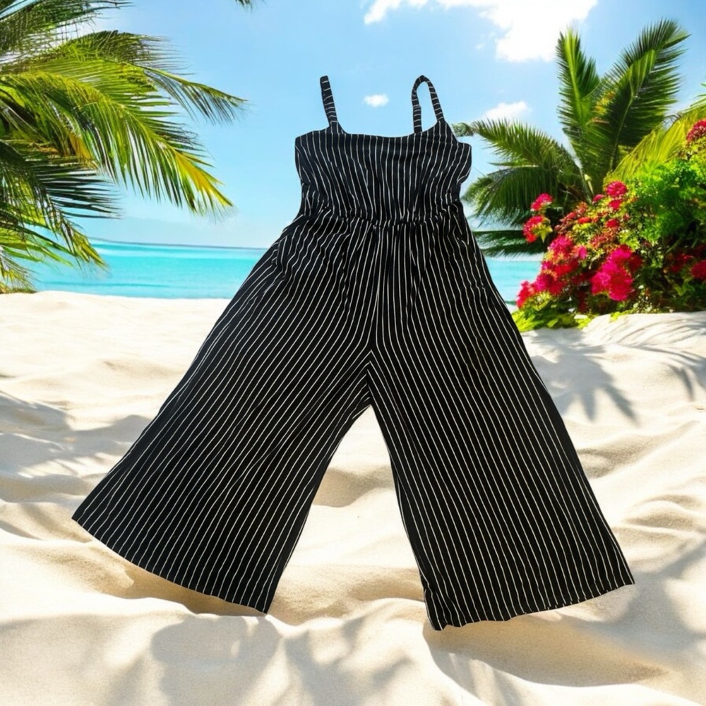 Torrid Black Pinstripe Culotte Jersey
Jumpsuit  Plus ‎ size 0